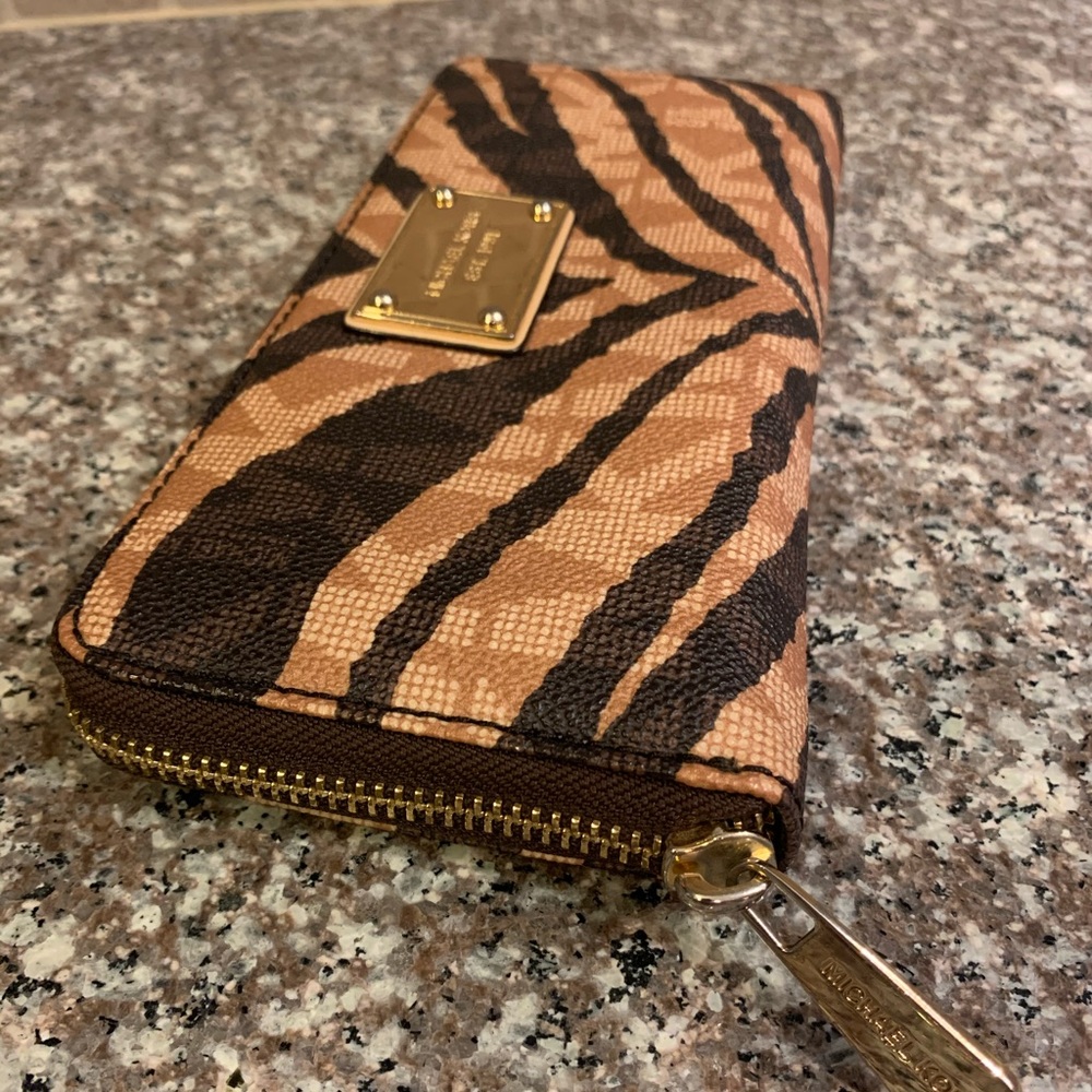 Michael Kors continental zip Jet Set tiger wallet